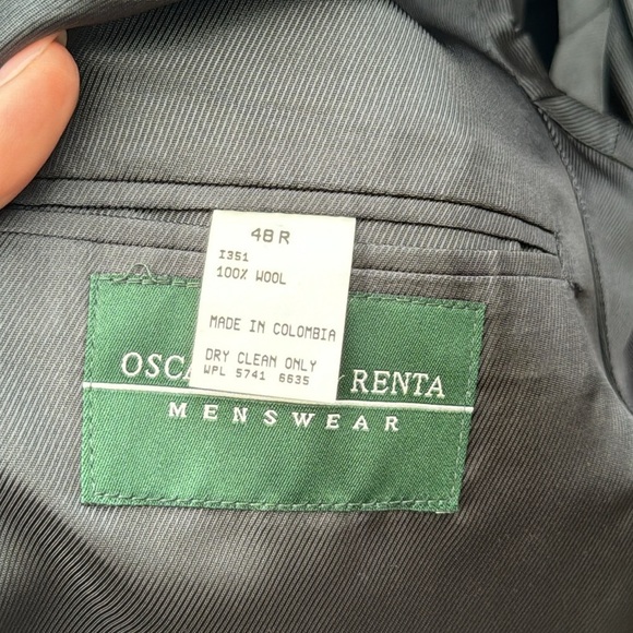 Oscar De La Renta navy blue blazer, size 48R - Picture 4 of 5